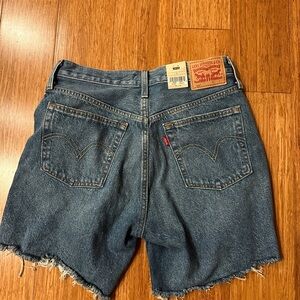 Never worn Levi shorts